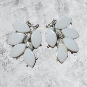 Summer White Thermoset Plastic Floral Vines Earrings Leaves